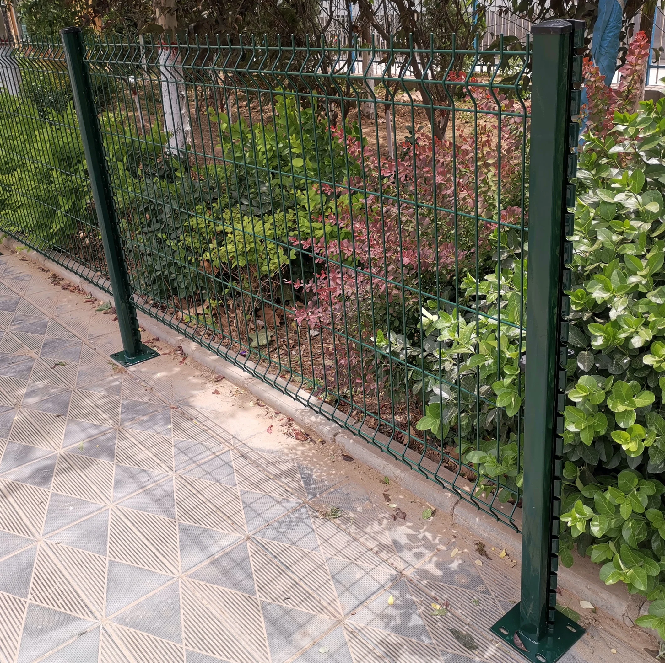 3D Curved 3D Garden Border Fence Welded Wire Mesh with Steel Iron Frame Shape Square Hole Low Maintenance Security Gate Use