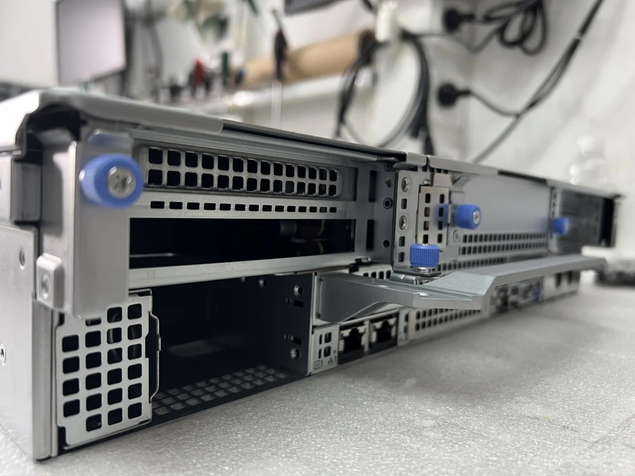 Dell R750 Server - 24x2.5 Empty Configuration for Tailored Solutions