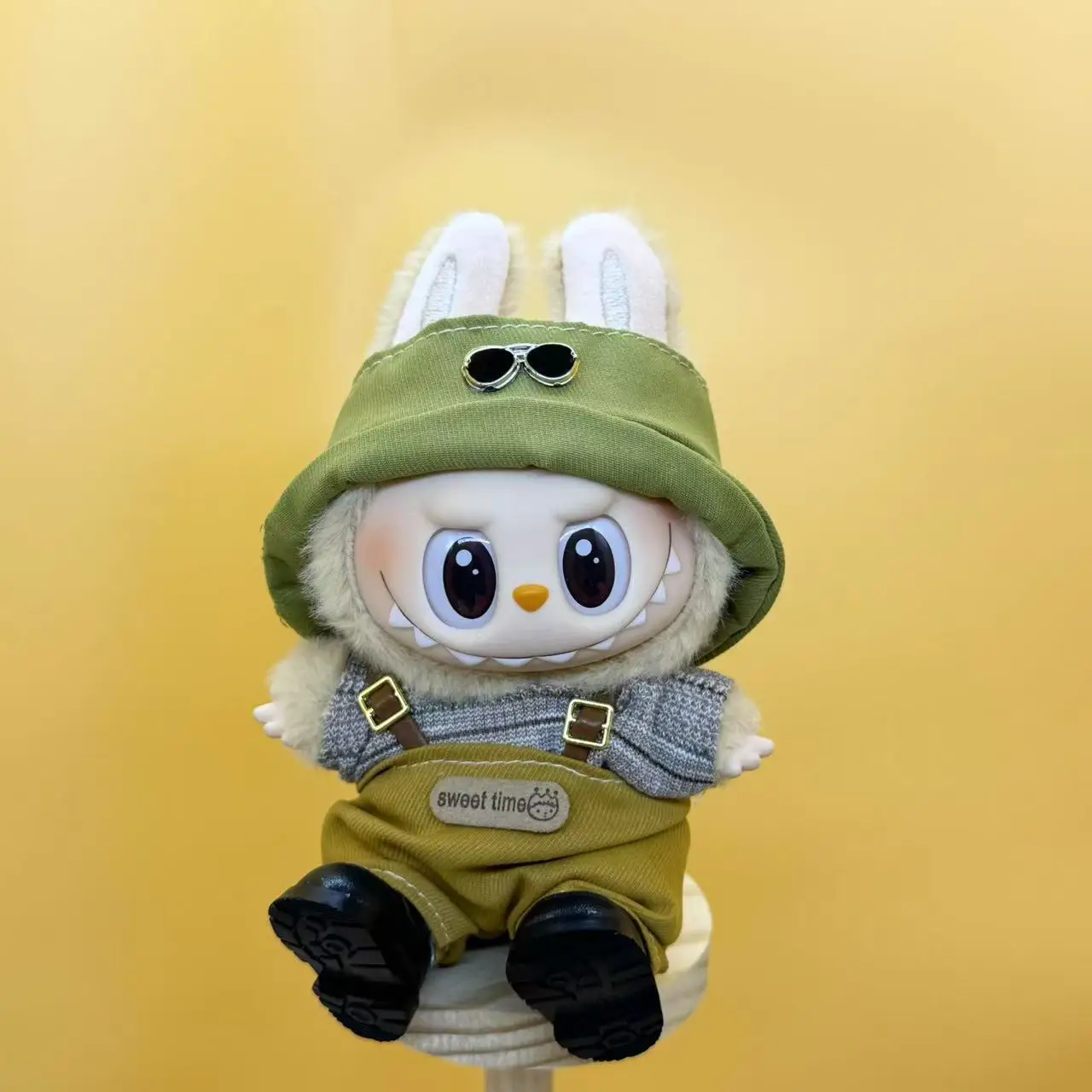 Labubu First Second Generation Sitting Party Doll Clothes Soft Toy Plastic Porcelain Plush Material for Decoration Elegant Style