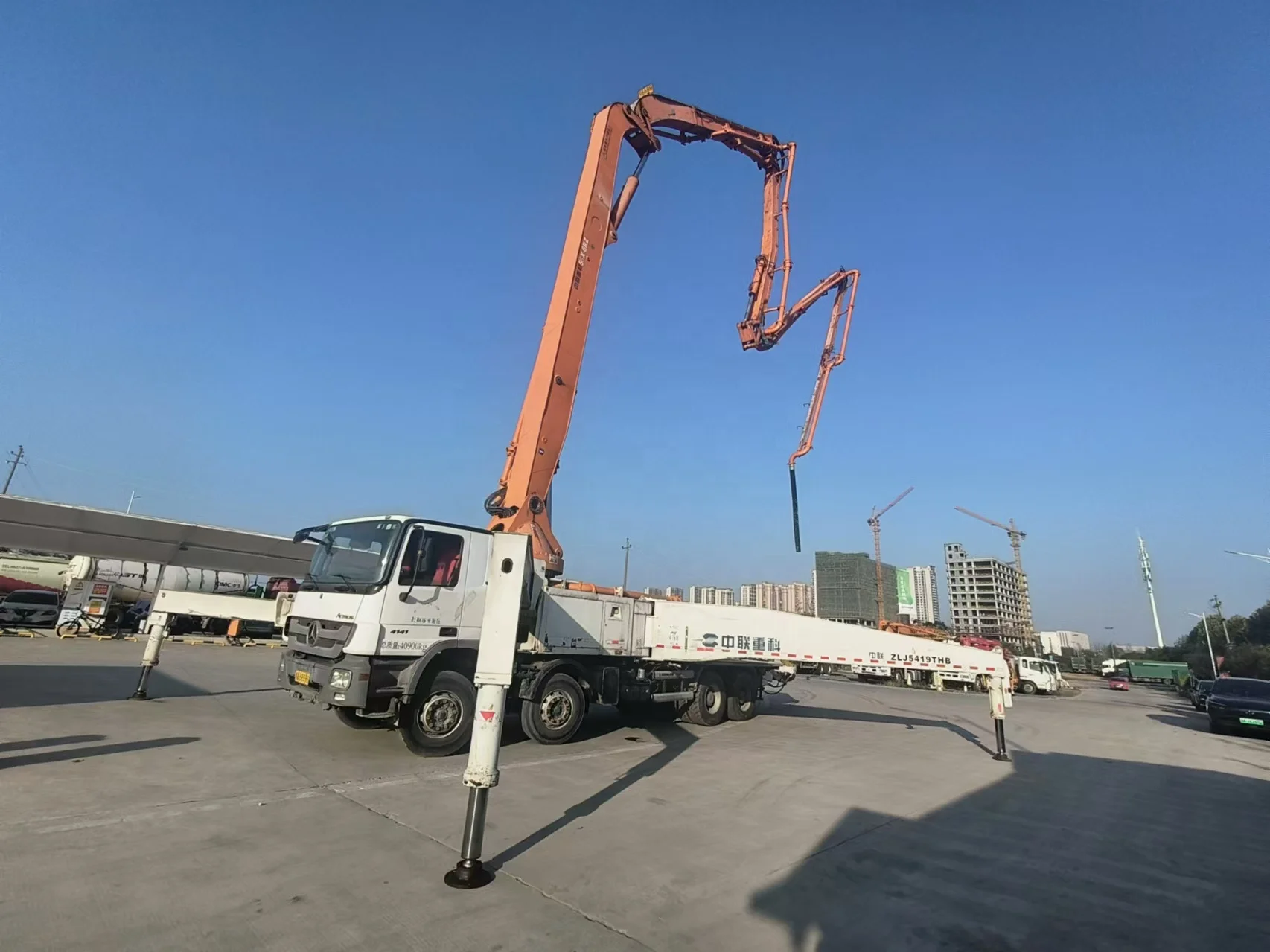 High Quality Used Zoomlion 52 Meter Concrete Mixer Pump Truck Good Condition with Engine Motor Core Components on Sale in Dubai