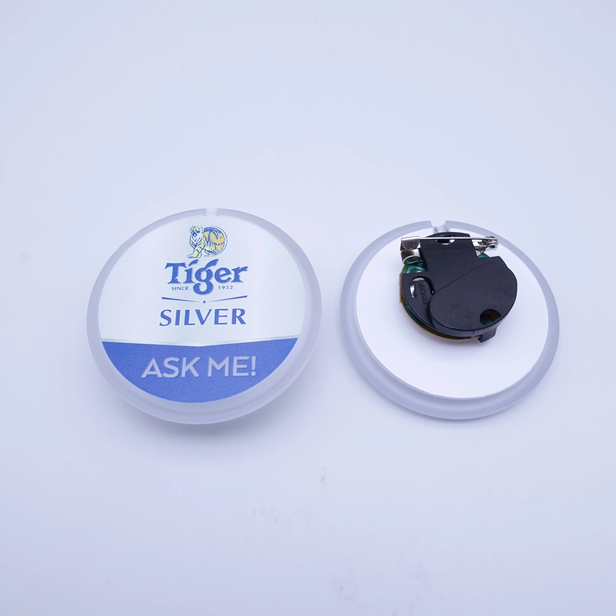 Customized LED Luminous Pin Badges for Party Decorations