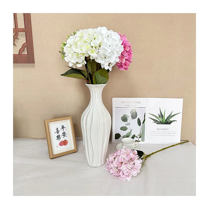 Skep 'n dramatiese uitstelling met ons hoë kuns pampasgras-rangskikkings.