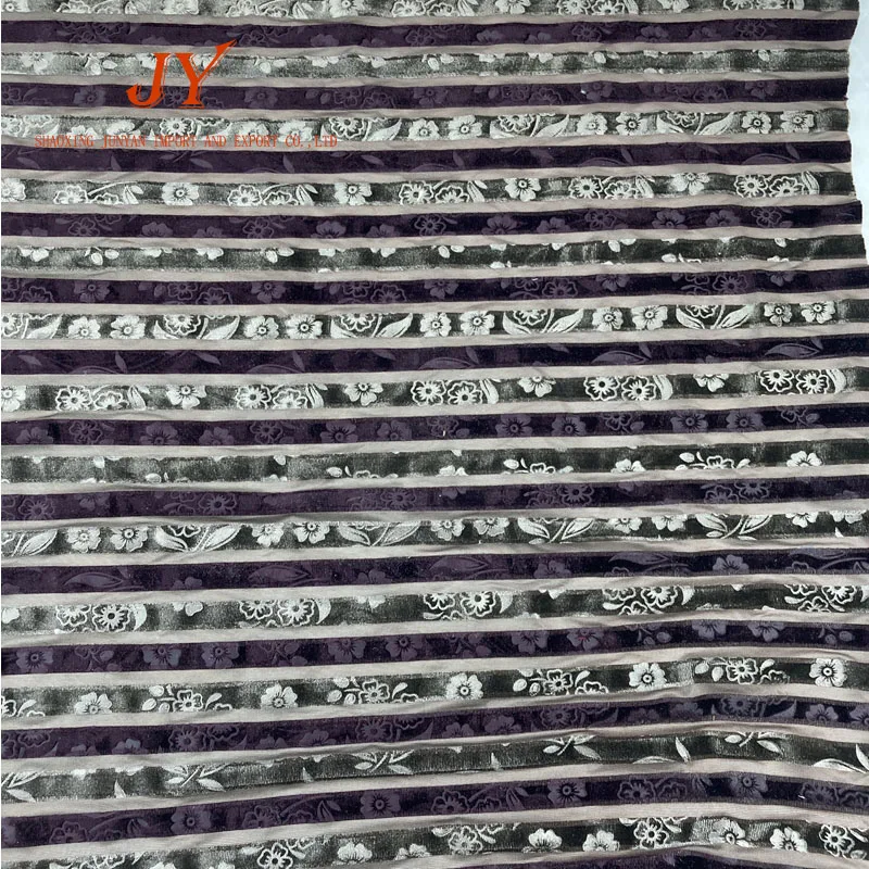 Бесплатный образец, низкий минимальный заказ, супер мягкое рельефное бархатное Норковое одеяло, полиэфирная полосатая ткань