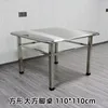 Mesa cuadrada de 110x110 cm con patas fijas.