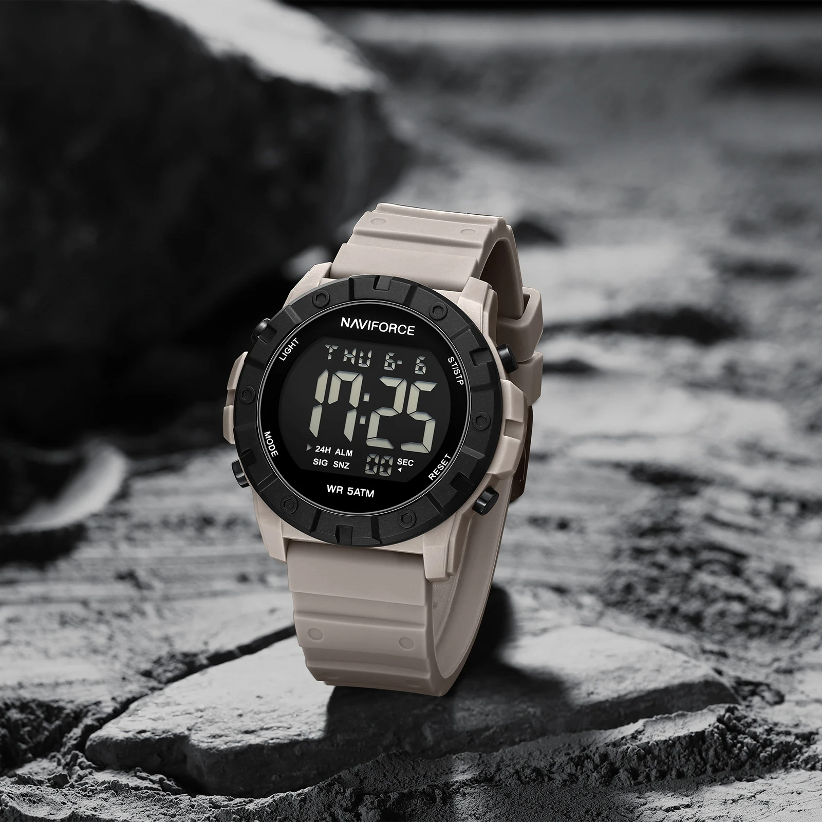 NAVIFORCE 7110 Digital Wristwatch 50M Waterproof Outdoor Sports Running Mens Watch Relogois Masculino