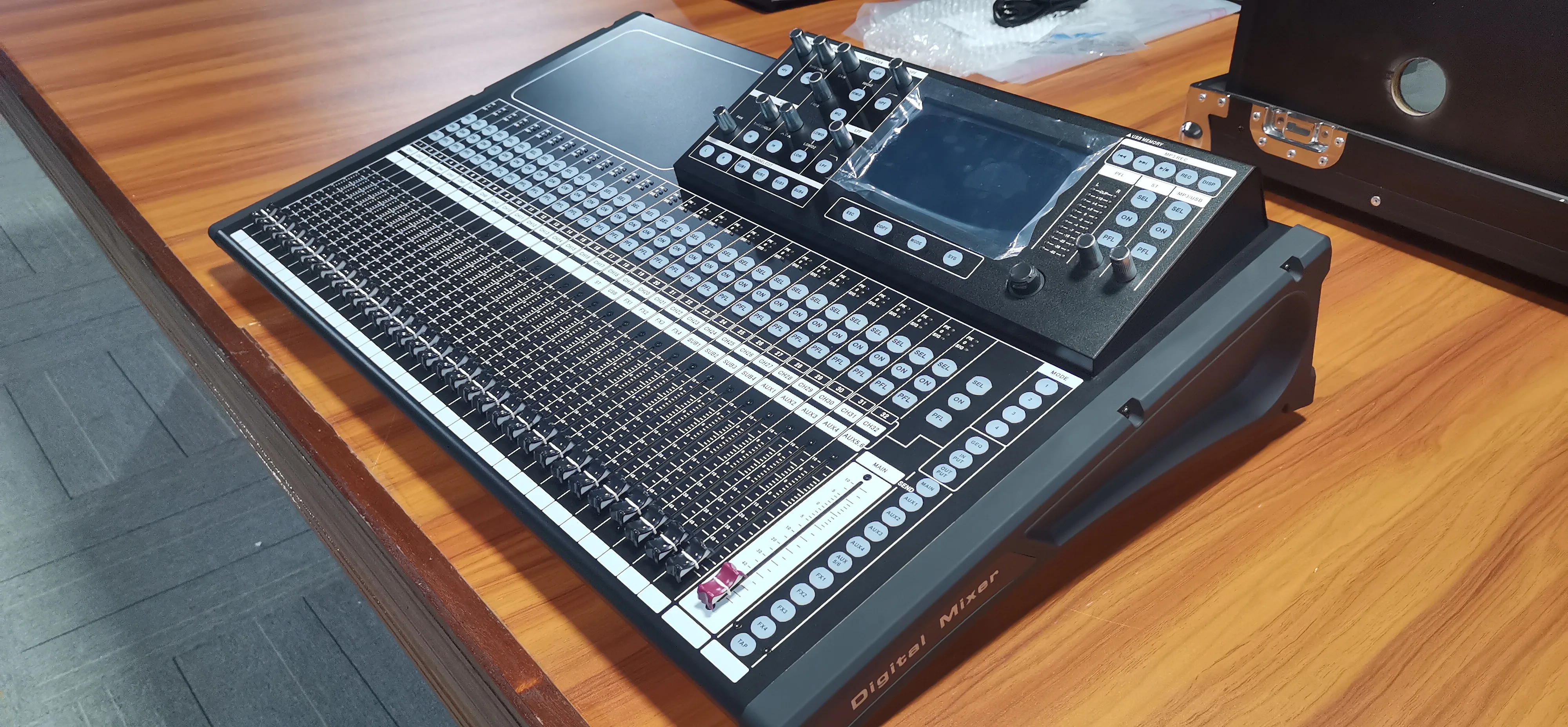 Professional Audio Digital Dj Console Mixer 32channels Digital Mixer Live Sound System