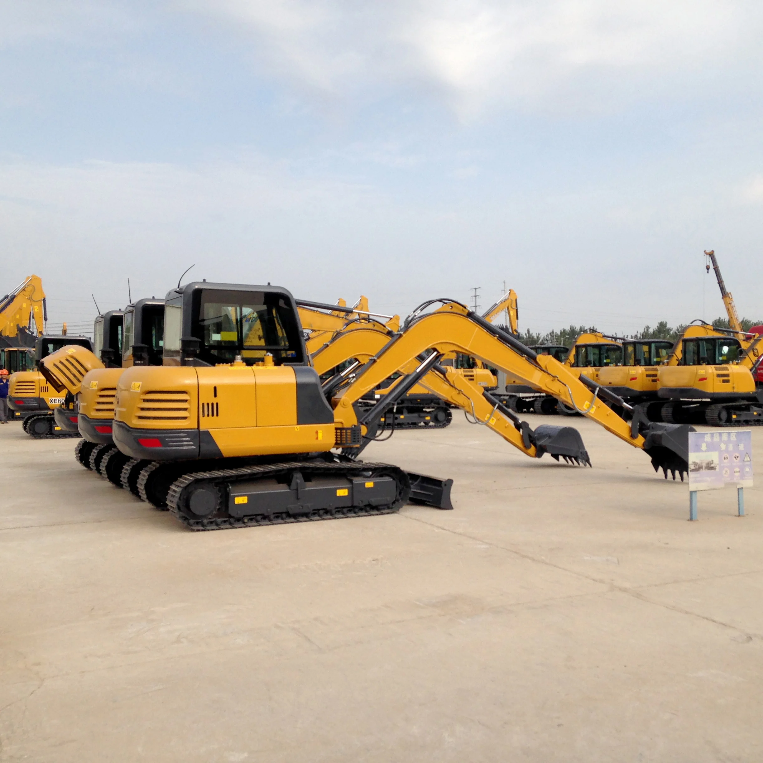 6tons Small Xe60d Mini Crawler Excavator with Hammer Sale in Nigeria for Sale with Good Price