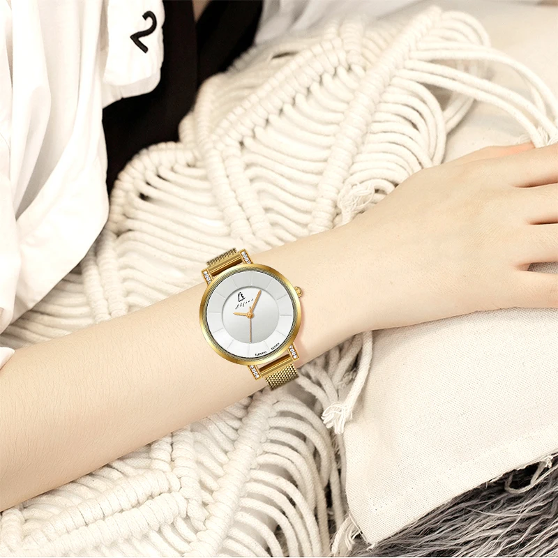 Custom Made OEM Watches with Logo in China Fashion Quartz Xxcom Watch for Women Wholesale Waterproof Lady Watch with Bracelet