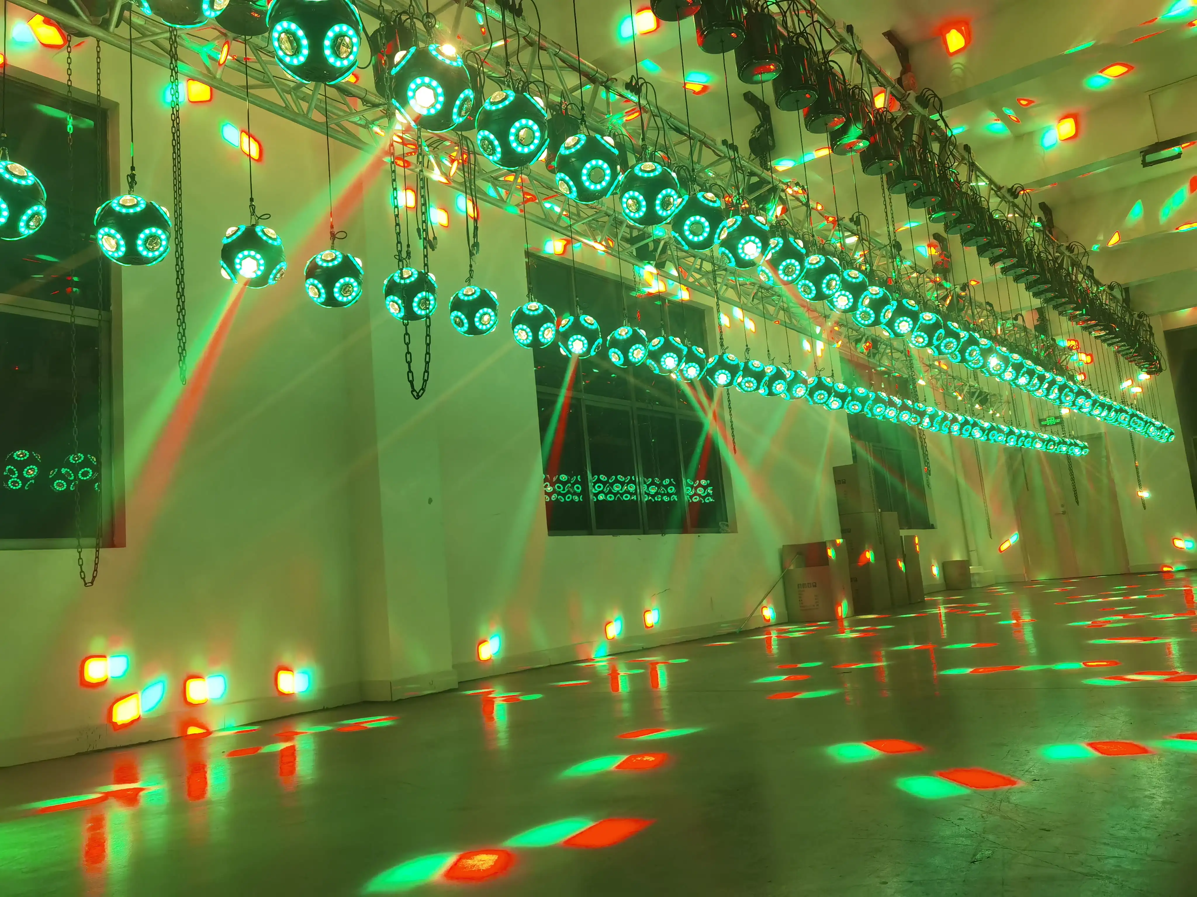 Sistema de Luz Cinética LED MOKA SFX MK-LB03A para Shows com