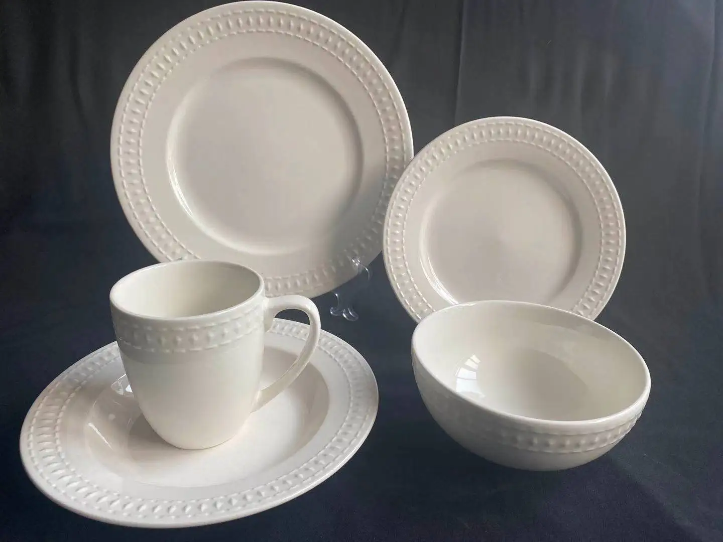 New Bone China Dinner Set Porcelain Embossed Dinnerware Set