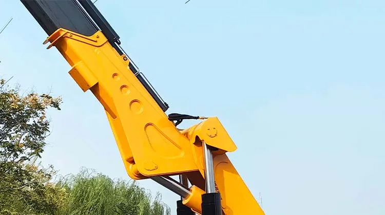 Hydraulic Manipulator Lifting Mobile Truck 38 Ton Folding Arm Mounted Crane Truck 4