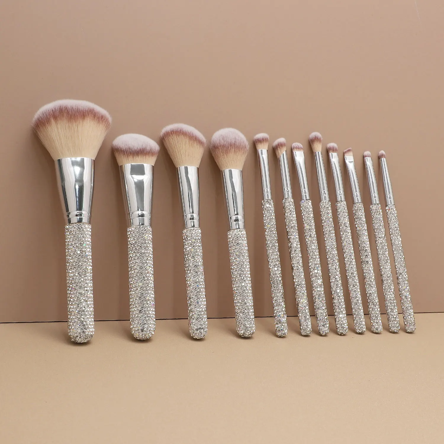 HMU Custom Logo 12-Piece Diamond Bling Makeup Brushes Synthetic Pink Rhinestone Glitz and Glam Makeup Brush Set With Gift Box
