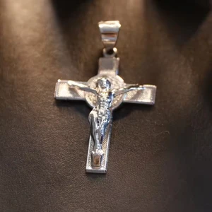 Wholesale Hip Hop Gold Plated Iced Out Zircon Diamond 925 Silver Cross Jesus Pendant Necklace for Men