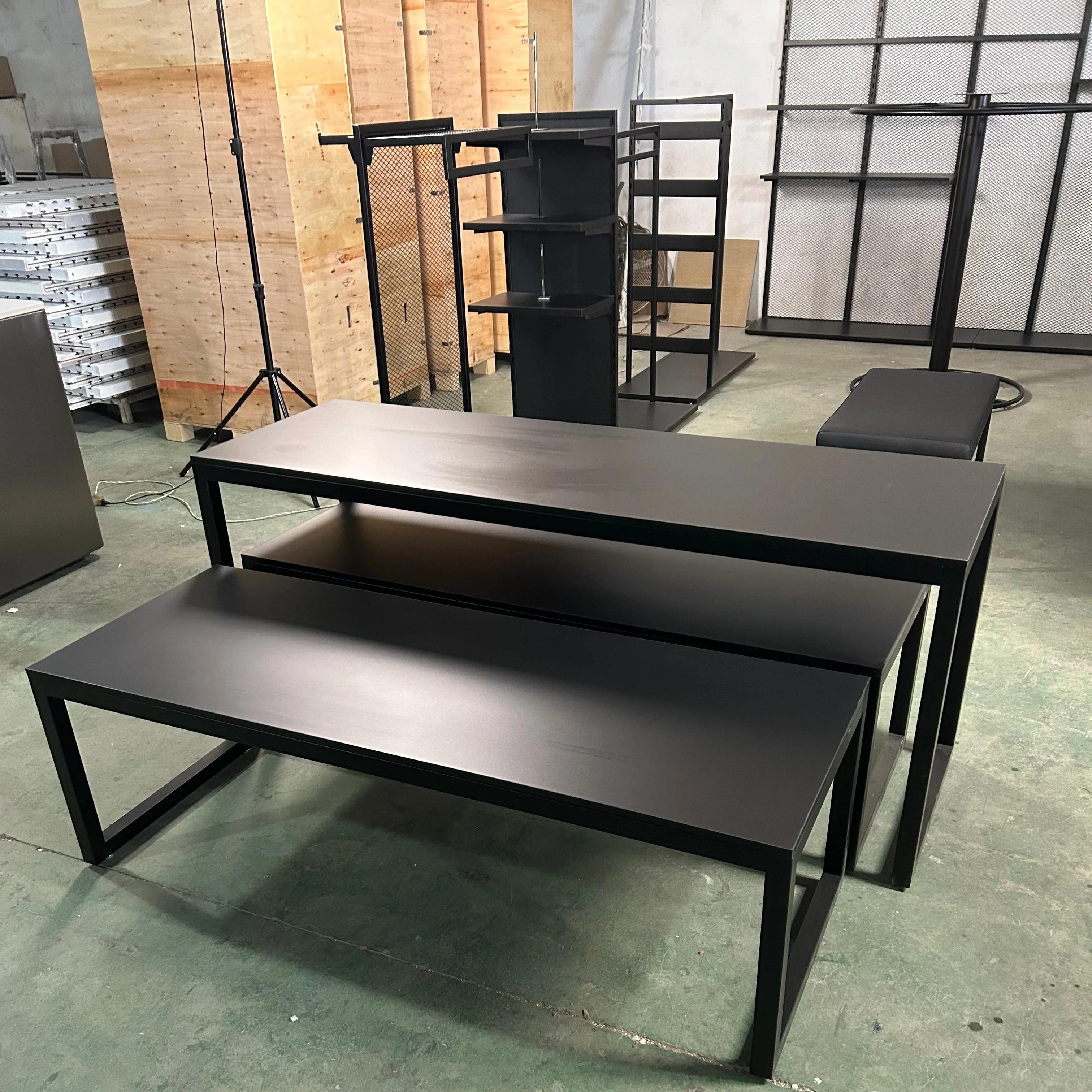 Customized Retail Rack Clothing Display Table Modern Shop Counter Design for Garment Store Clothes Shop Display Rack