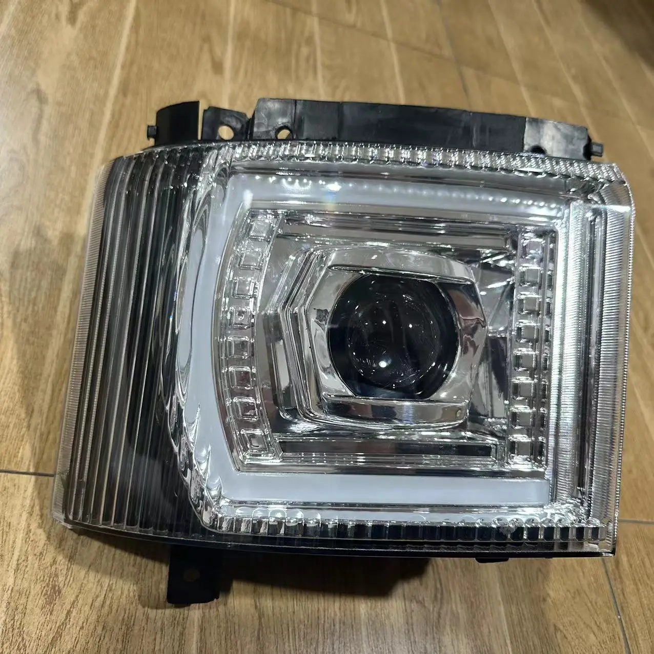 Factory Directly Sell Truck Body Parts Truck Head Light  for Isuzu Nqr 175