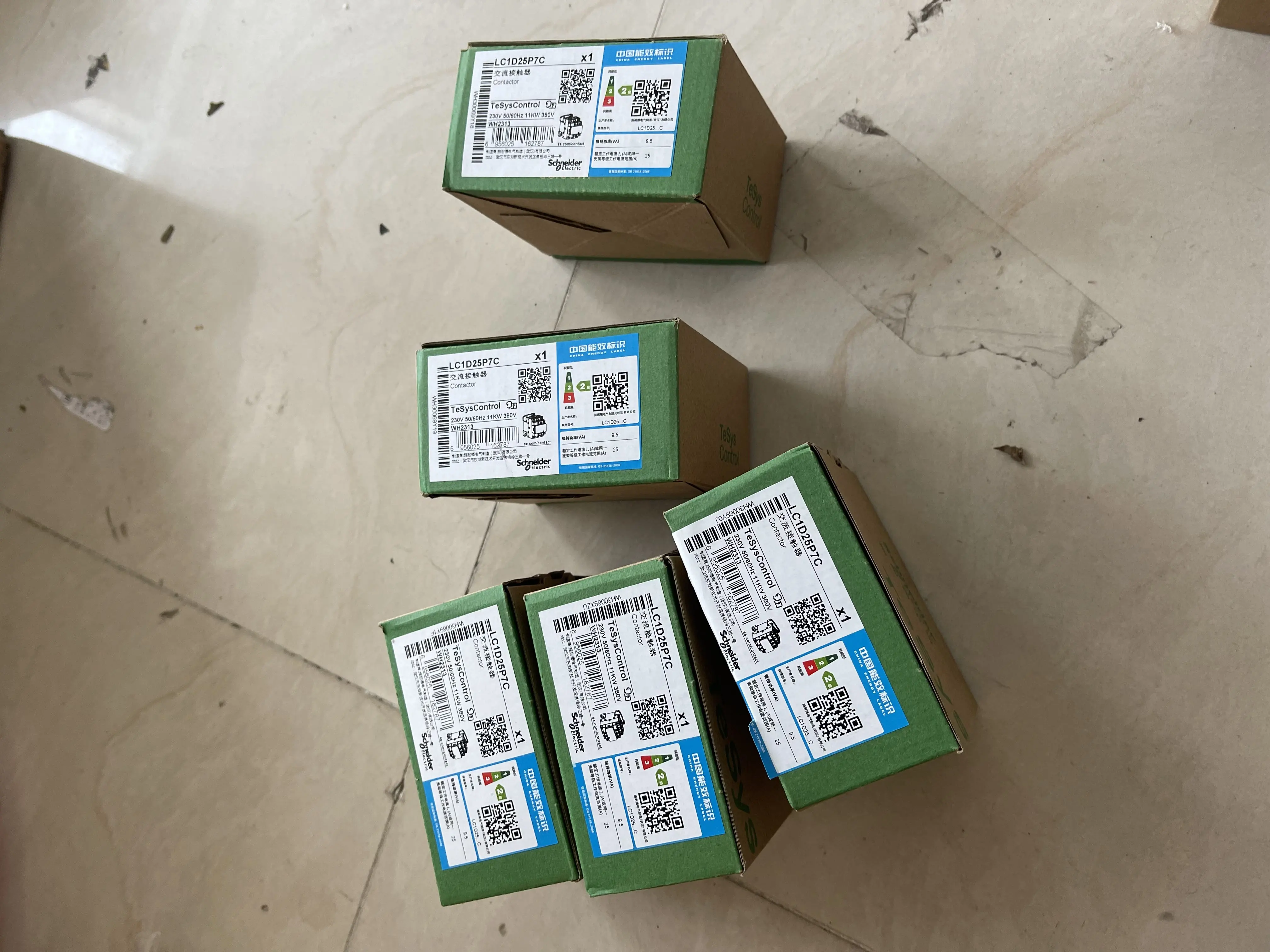 Schneider TeSys Contactor LC1D25P7C