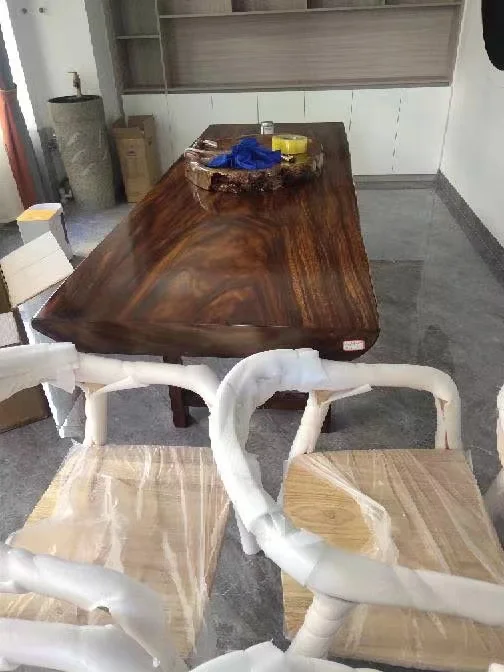 Деревянное обеденное