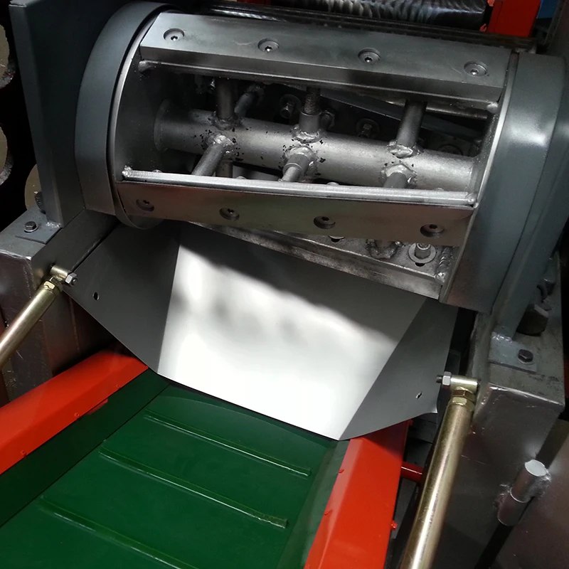 Многофункциональная полуавтоматическая машина для переработки одежды