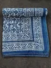Azul índigo y blanco