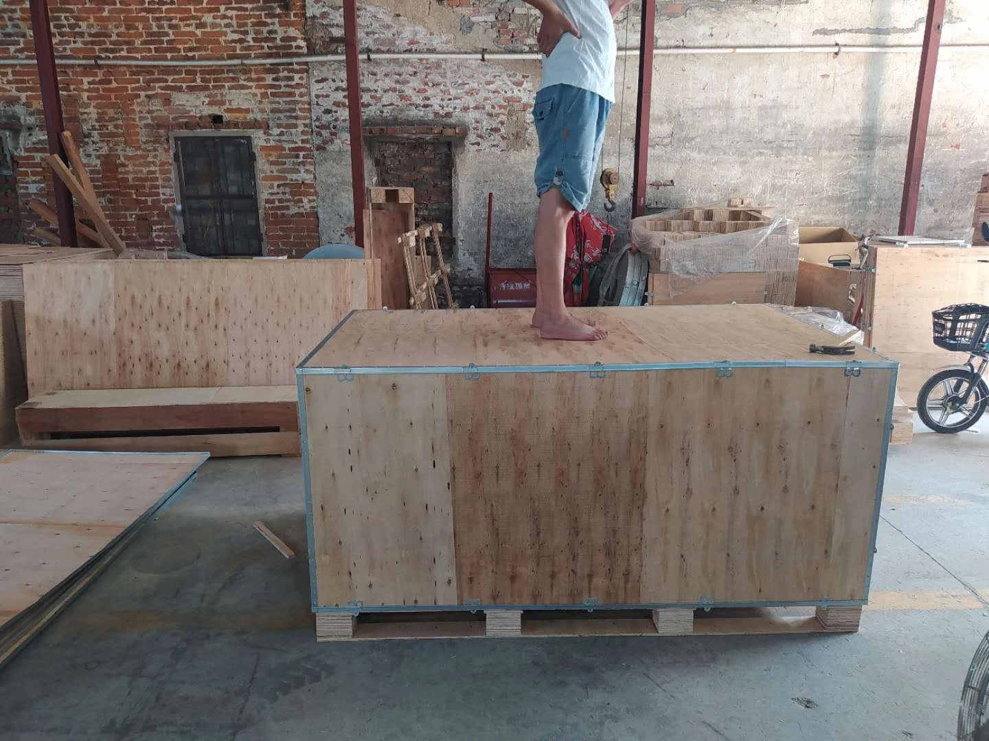 Dkmvending Wall Mounted Skin Care Cosmetic Makeup Beauty Product