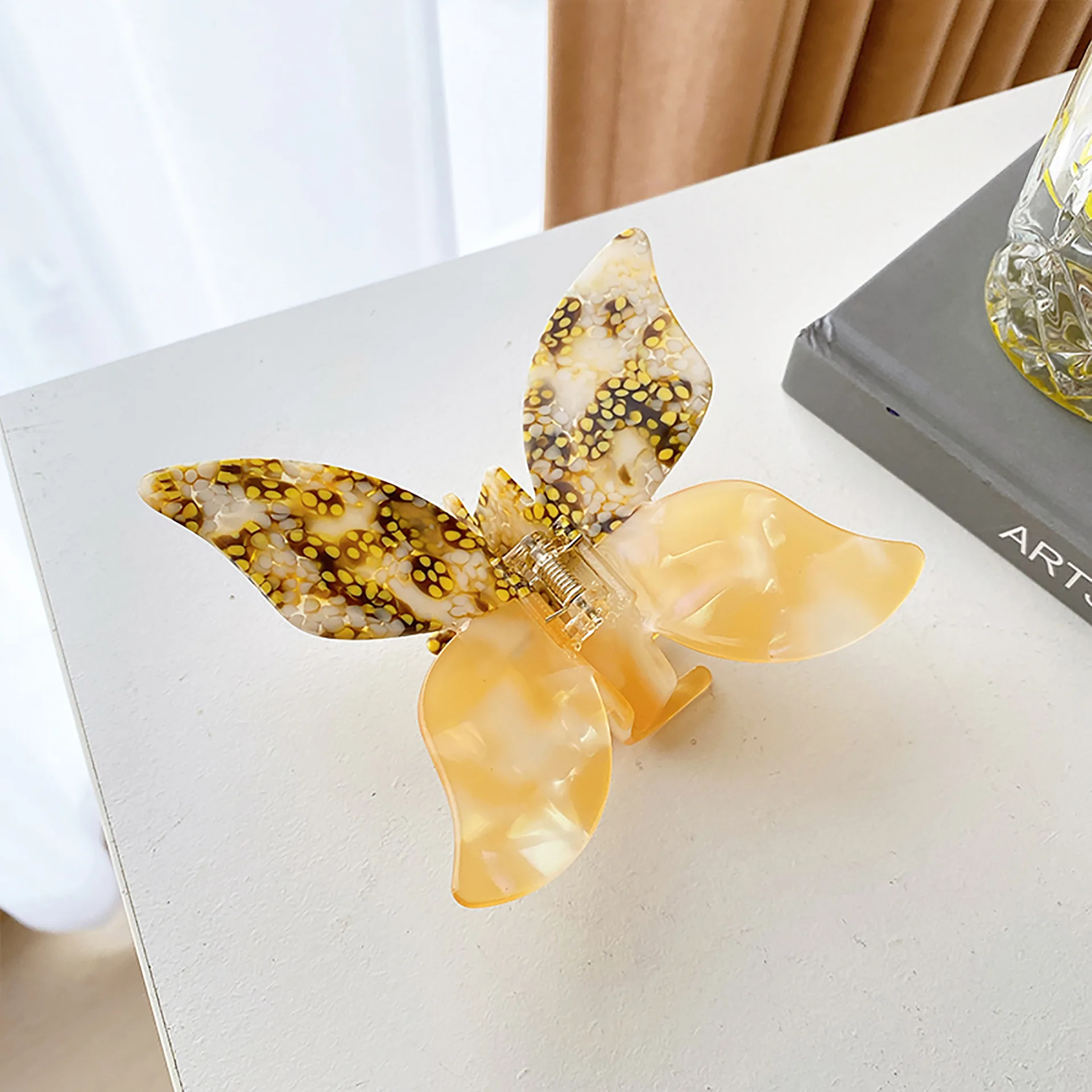 RARA Hair Claw Clips Stylish Non-Slipping Accessories