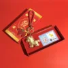 L'argent arrive bientôt + un cordon rouge + un coffret cadeau
