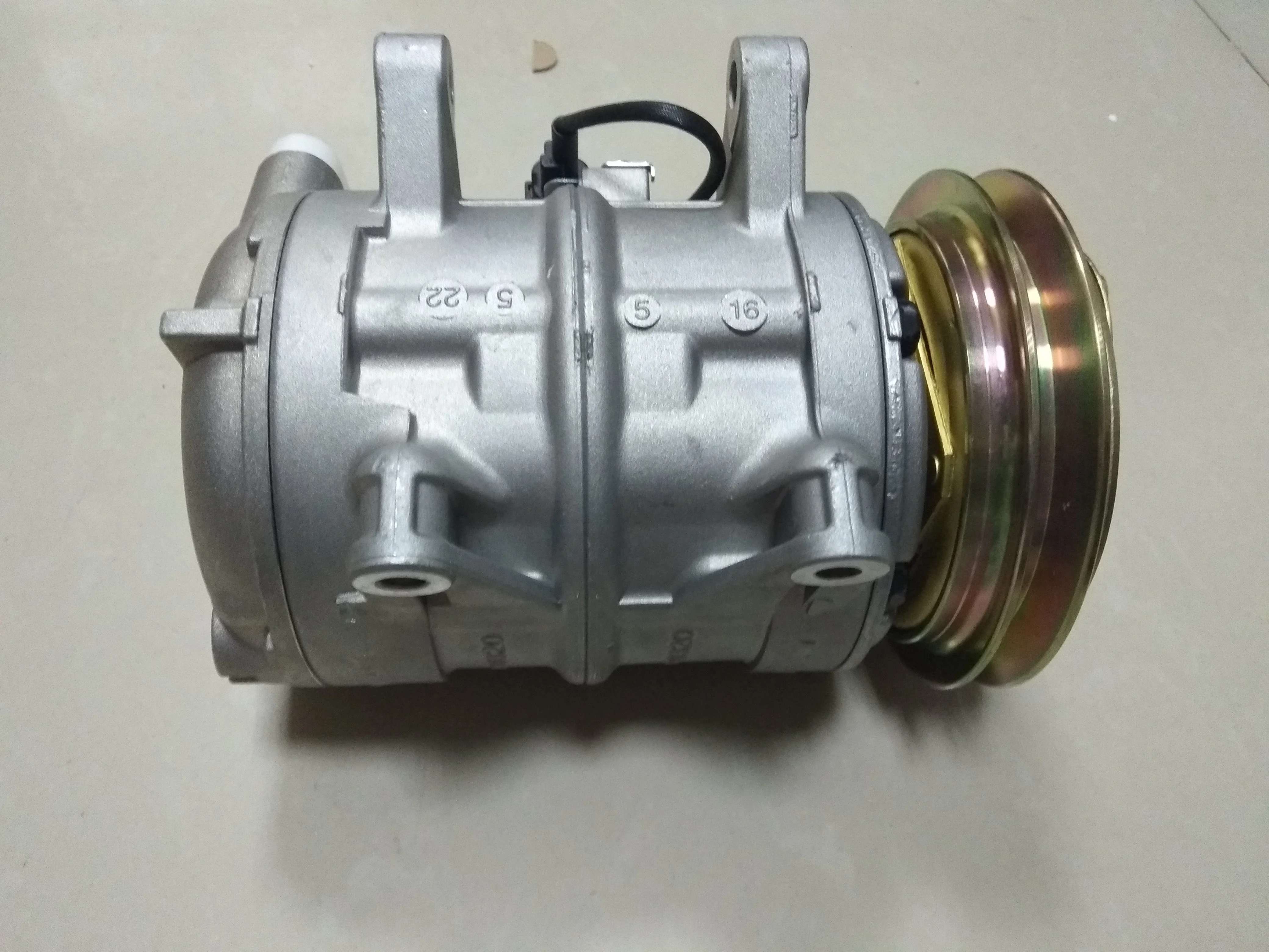 Truck AC Compressor 27630-00Z04 for Nissan UD - ISO/TS16949 Certified