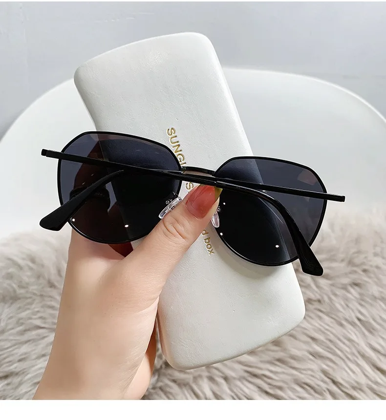 New Fashionable Metal Mens Polarized Sunglasses Uv Protection With Anti-Uv Glasses for Outdoor Driving Activities