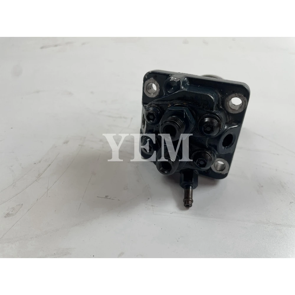 Fuel Injection Pump 15852-51011 Fit for Kubota Z430 Engine 4