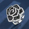Anillo de tamaño abierto con baño de oro blanco