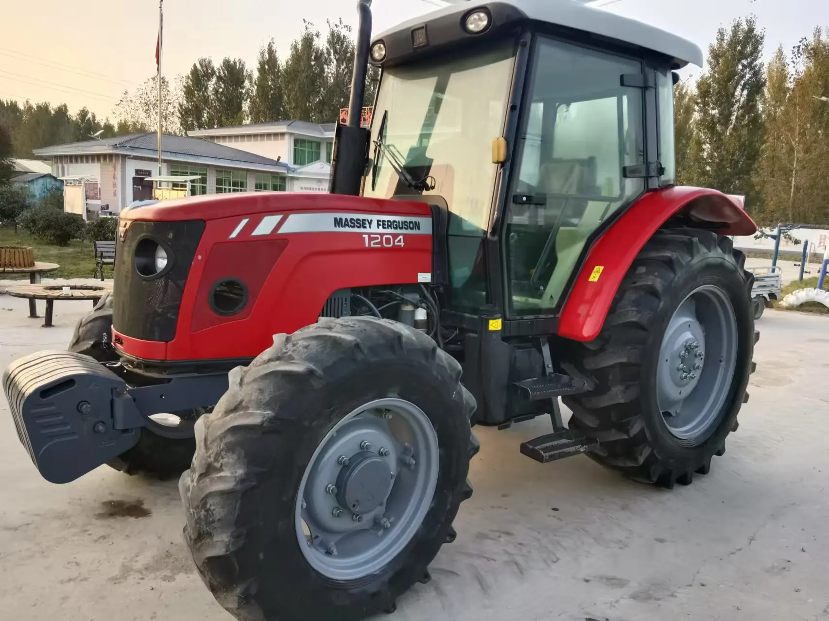 Compact Used Old Massey Ferguson Tractor 120HP 4WD Best Agriculture Tractors in Second Hand Agriculture Price for Sale