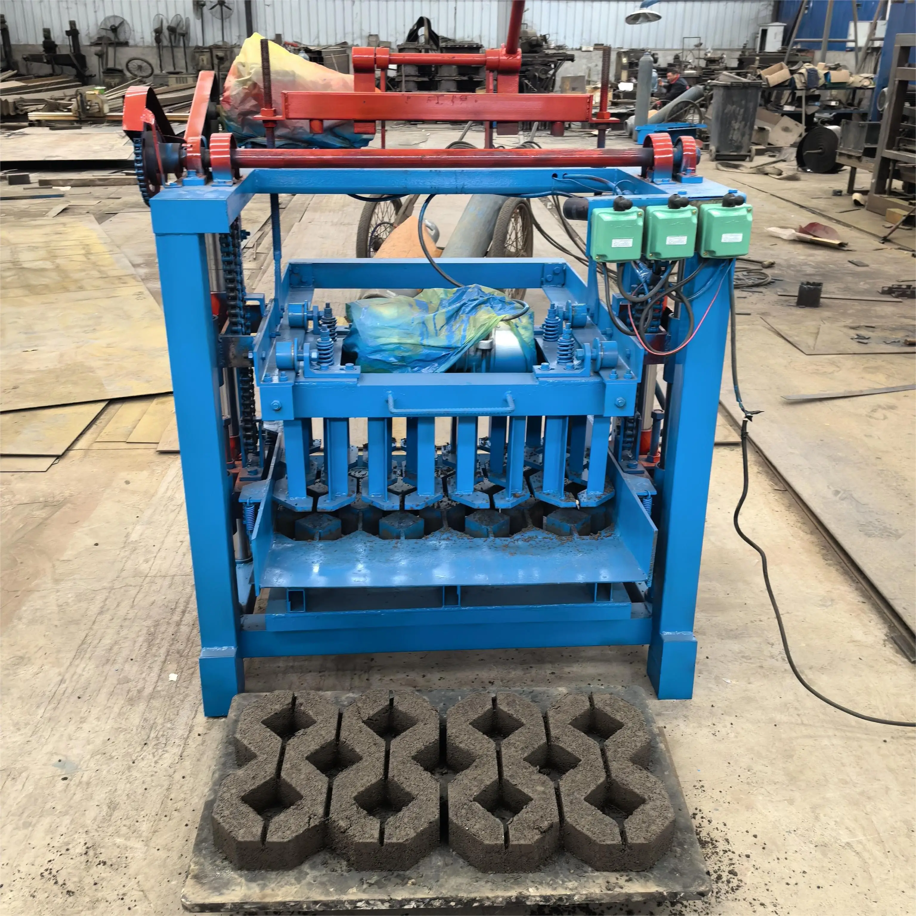 QGM QT10 Automatic Pav Brick Making Machine MB 300 with Engine Core Component for Concrete Manufacturing Plant