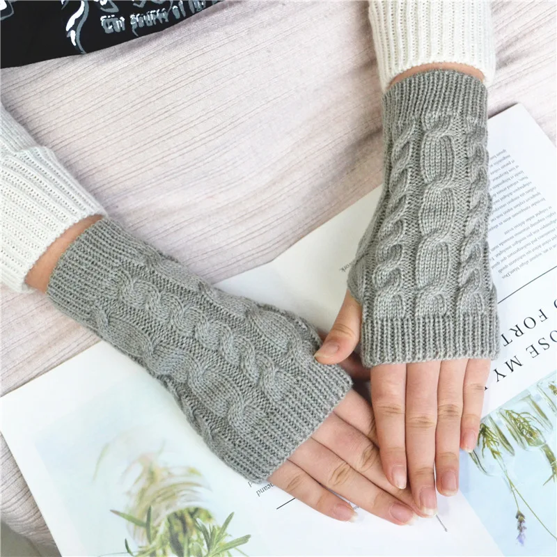 New design fashion winter half-finger gloves warm cycling playing mobile phone knitted gloves