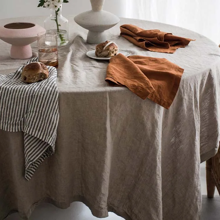 Льняная скатерть. Льняная скатерть Tablecloth. Льняная скатерть HM. Льняная скатерть в интерьере. Скатерть льняная круглая.