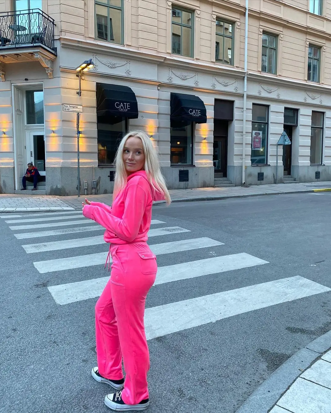 King Mcgreen Star Wholesale Custom Velour Tracksuit Velvet Sweat Suit  Piece Crop Top Hoodies Jogging Sets for Women