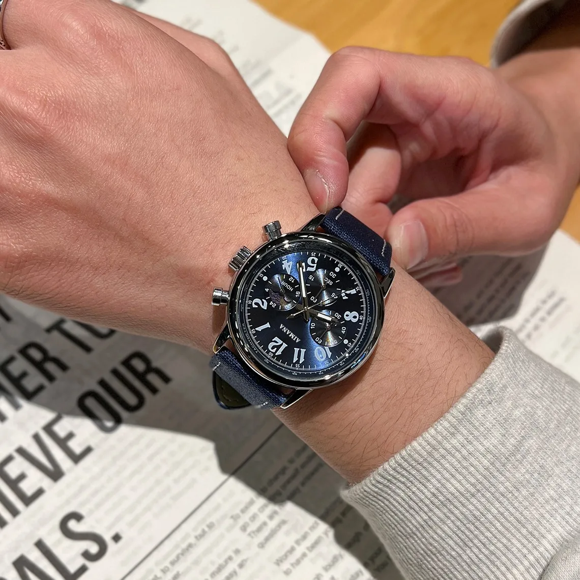 Luxury Cartoon Men's Sports Watch Waterproof Luminous Chronograph Date Display Alloy Lea aperçu 4