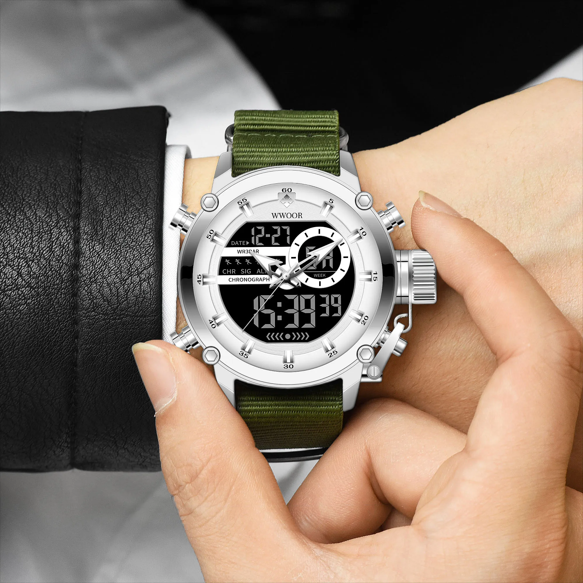 WWOOR 8882 Factory Wholesale Direct Selling Mens Wristwatch Sport Waterproof Calendar Weekly Display Dual Movement Watch Quartz