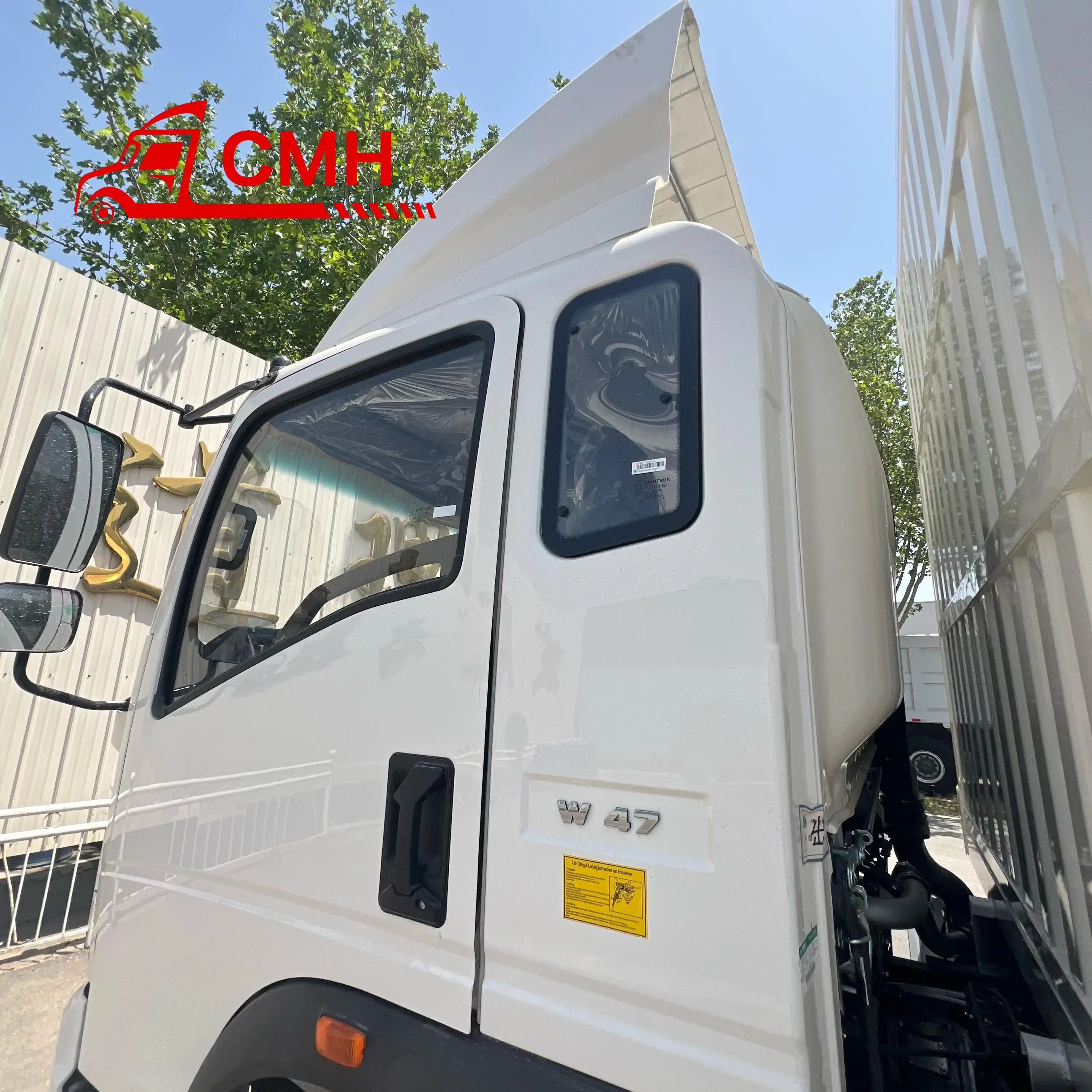 CNHTC HOWO 4x2 5 Ton 10Ton Euro 2 Van Truck Diesel Engine LHD < 150hp Manual Light Duty Van Cargo Truck Truck manufacture