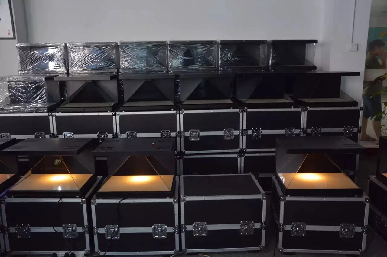 32' 3D Ekran Vitrine Hologram Piramit 270 Derece Holo Ekran Kutusu Tam HD Çözüm 1