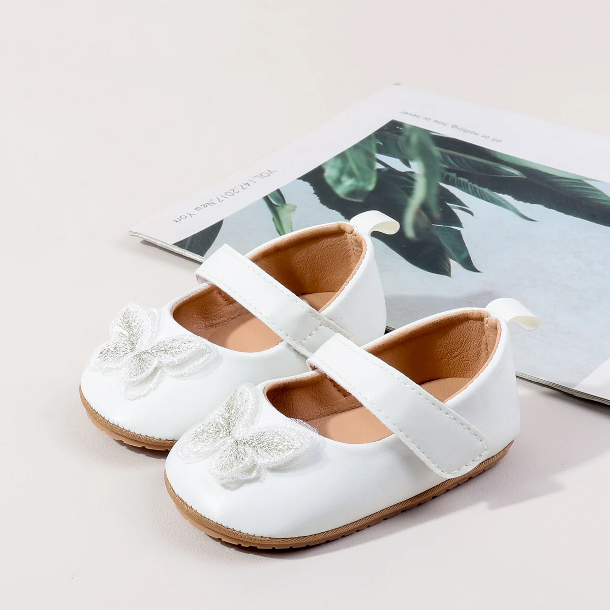 Beautiful butterfly Design Solid Leather Princess Girls Shoes for Babies 0-12 Months details