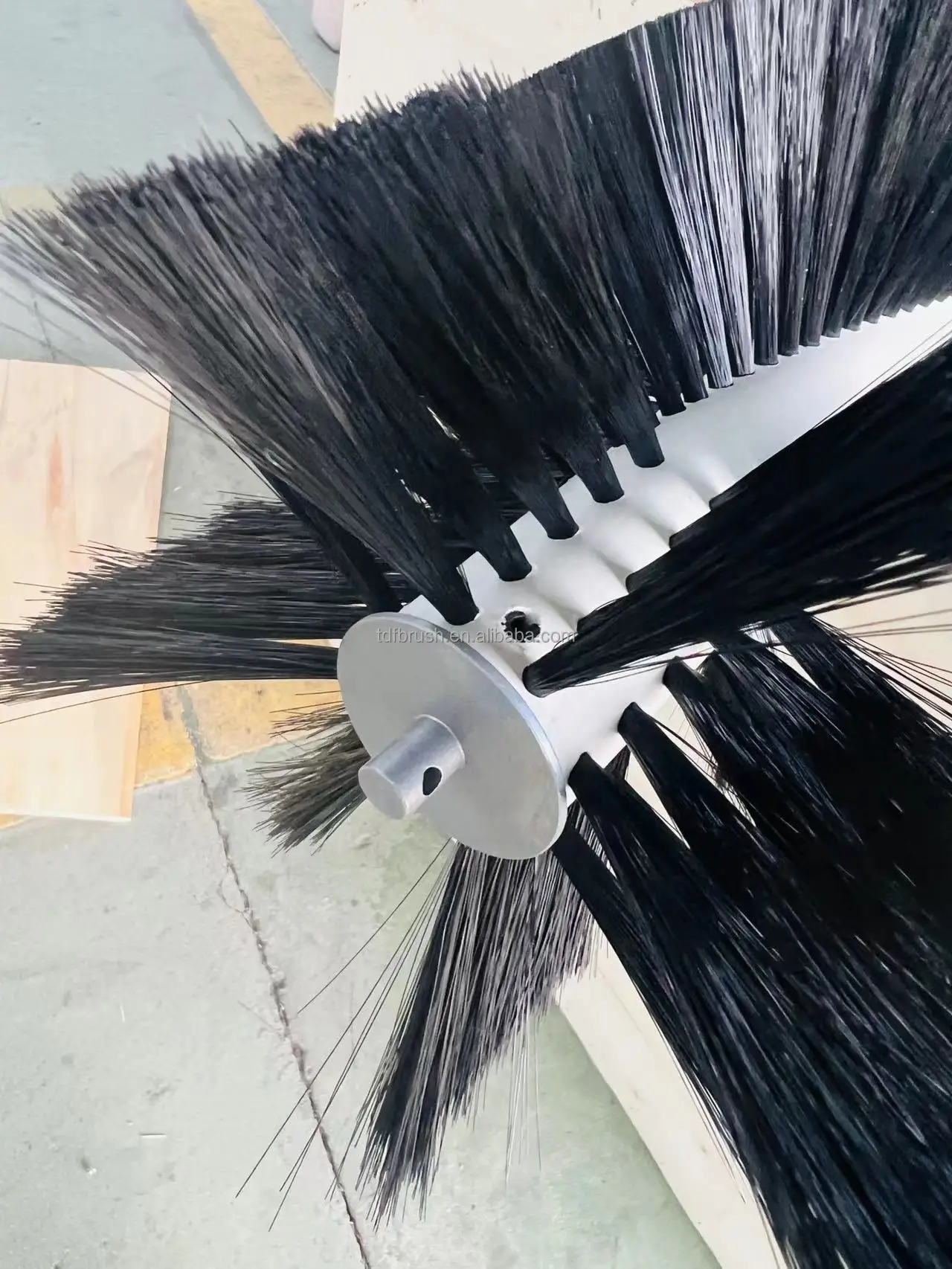 Tdf Customized Solar Panel Rotating Cleaning Solar Photovoltaic Panels