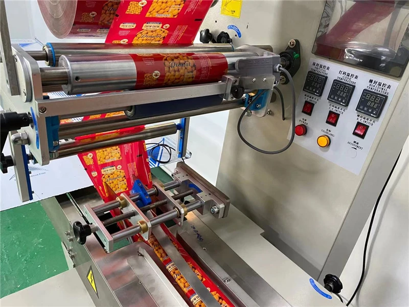 High Efficiency Pillow Automatic Bag Packing Moon Cake Biscuits Cake Chocolates bar Packaging Machine