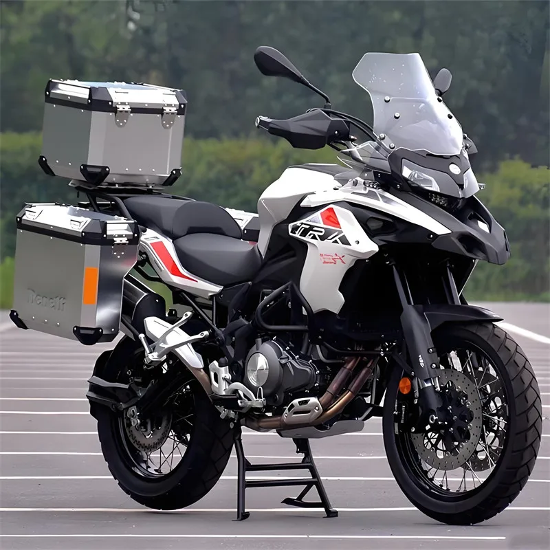 New Benelli Jinpeng TRK502X/552X Twin-Cylinder Water-Cooled Street