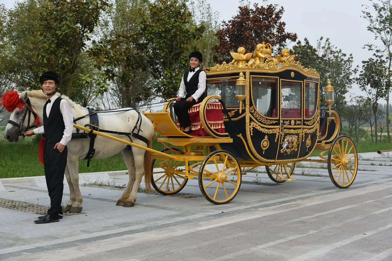 Тип кузова кареты где пассажиры сидят напротив. Карета Сарабиа Витторио. Карета с лошадью. Царская карета. Кареты 18 века.