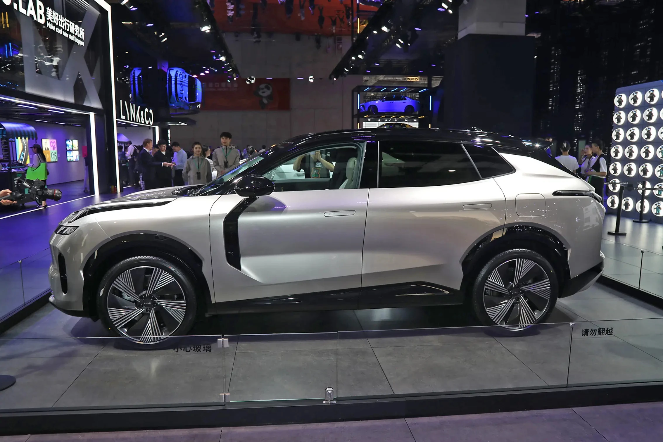 Mobil Lynk&Co 08 Em-P High Endurance 4 Wheel Drive 2023 Lynk Co 08 Ev yang Laris dan Modis