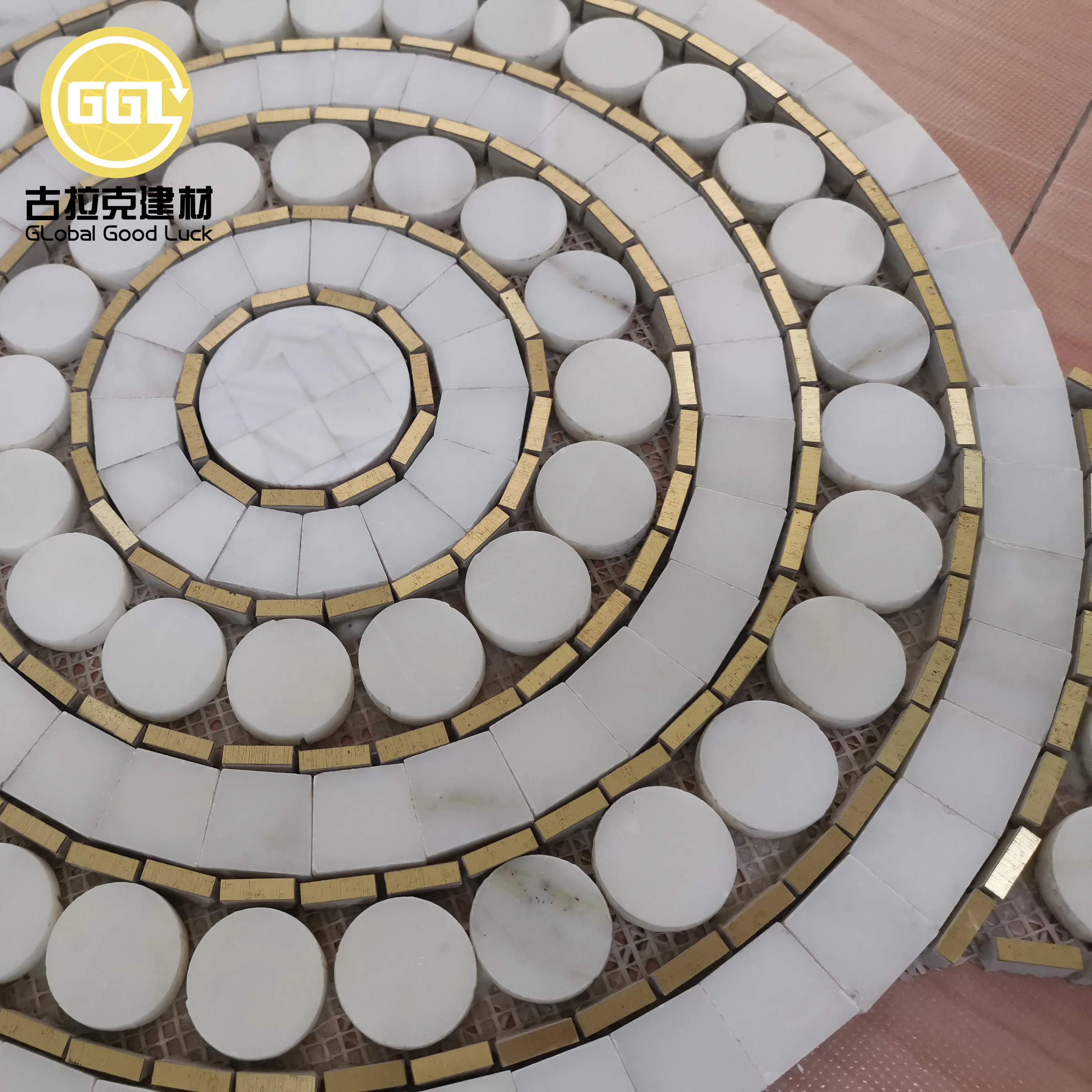 Brass mix White Marble Waterjet Mosaic Wall Tiles For Hotel Project