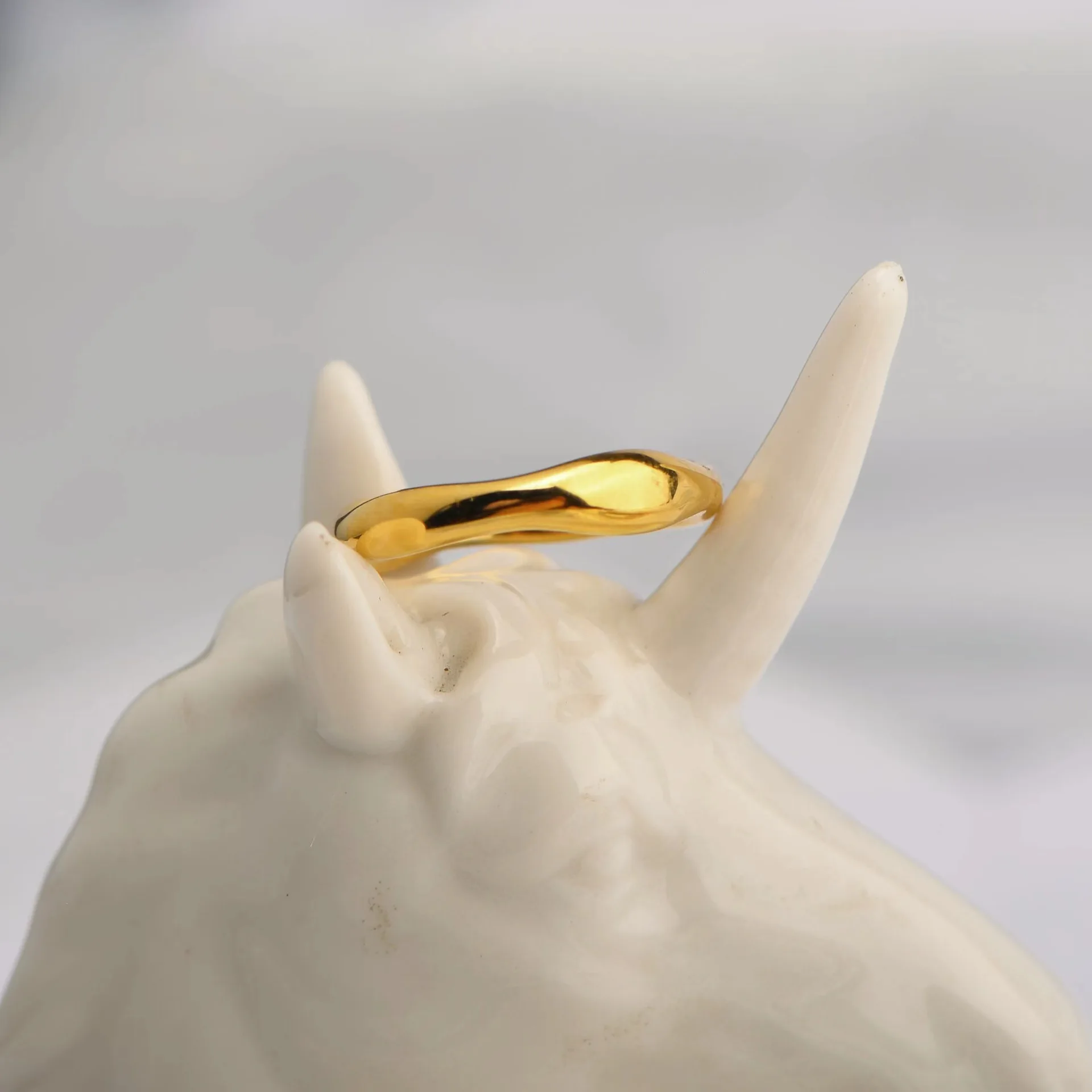 Custom Irregular Texture Minimalist Jewelry 18K Gold Plated Stainless Steel Waterproof Stackable Ocean Wave Ring