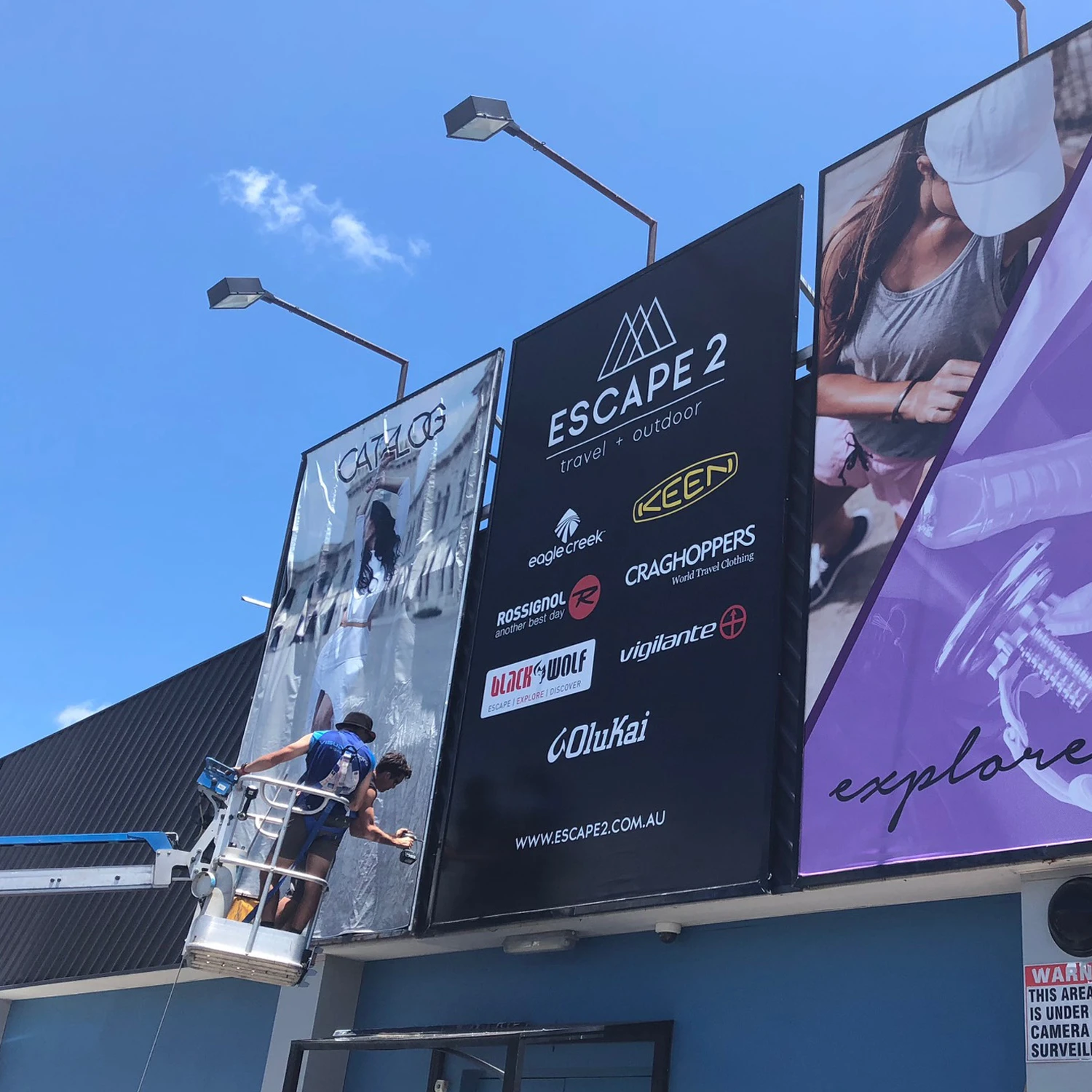 Großer Outdoor-Lichtkasten UV-gedruckter Posterbanner, doppelseitig aus Vinyl-PVC mit Metallverschlussschlaufe, haltbarer Werbematerial für den Freien