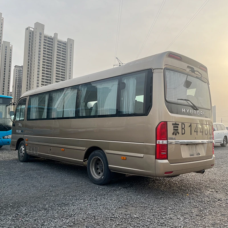 Used Minibuses Driving on the Road Luxury Comfortable Seats diesel Cheap Low Price 20 Seats Hyundai Bus
