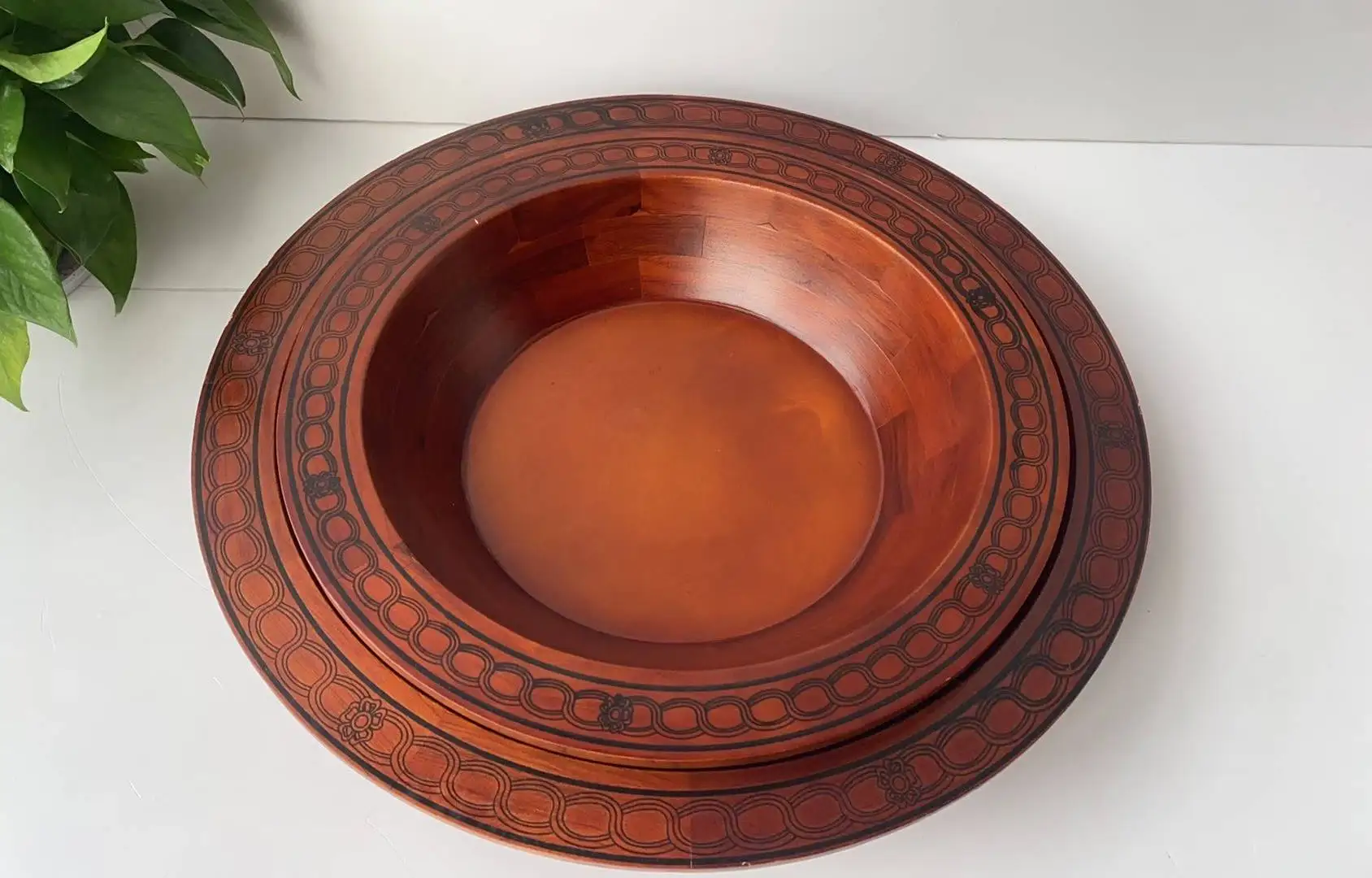 High Quality Carving Round Bowl Large Extra Large Eco-Friendly Heavy Serving Tray Woven Wooden Serving Dish Food Grade Dishware